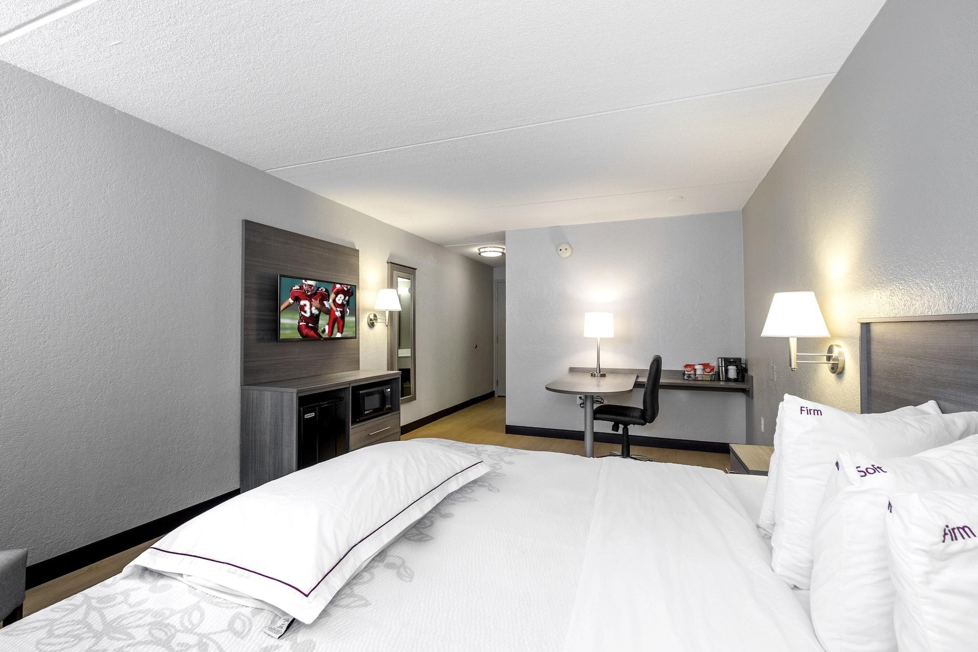 Red Roof Inn Plus Boston - Mansfield - Foxboro Extérieur photo