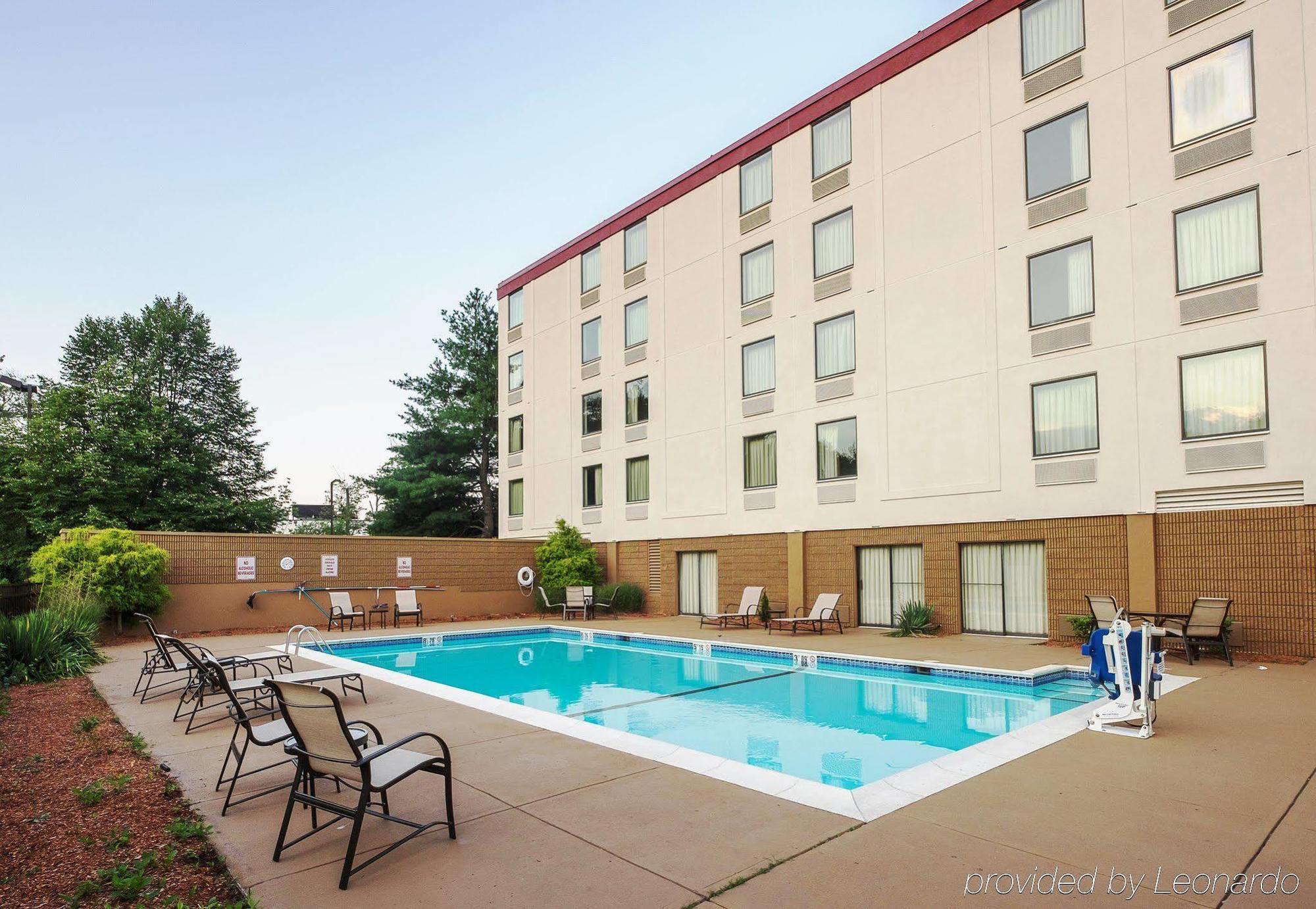 Red Roof Inn Plus Boston - Mansfield - Foxboro Extérieur photo