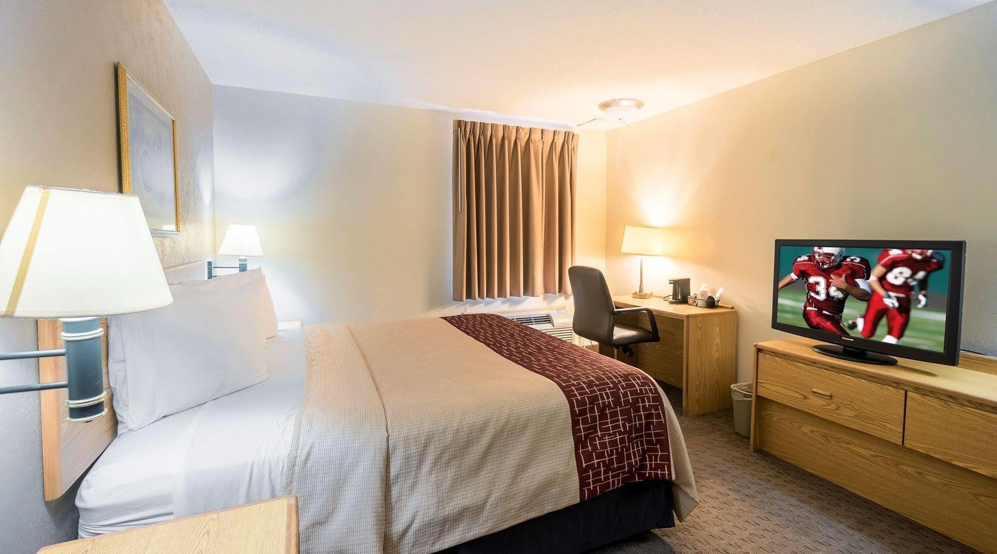 Red Roof Inn Plus Boston - Mansfield - Foxboro Extérieur photo